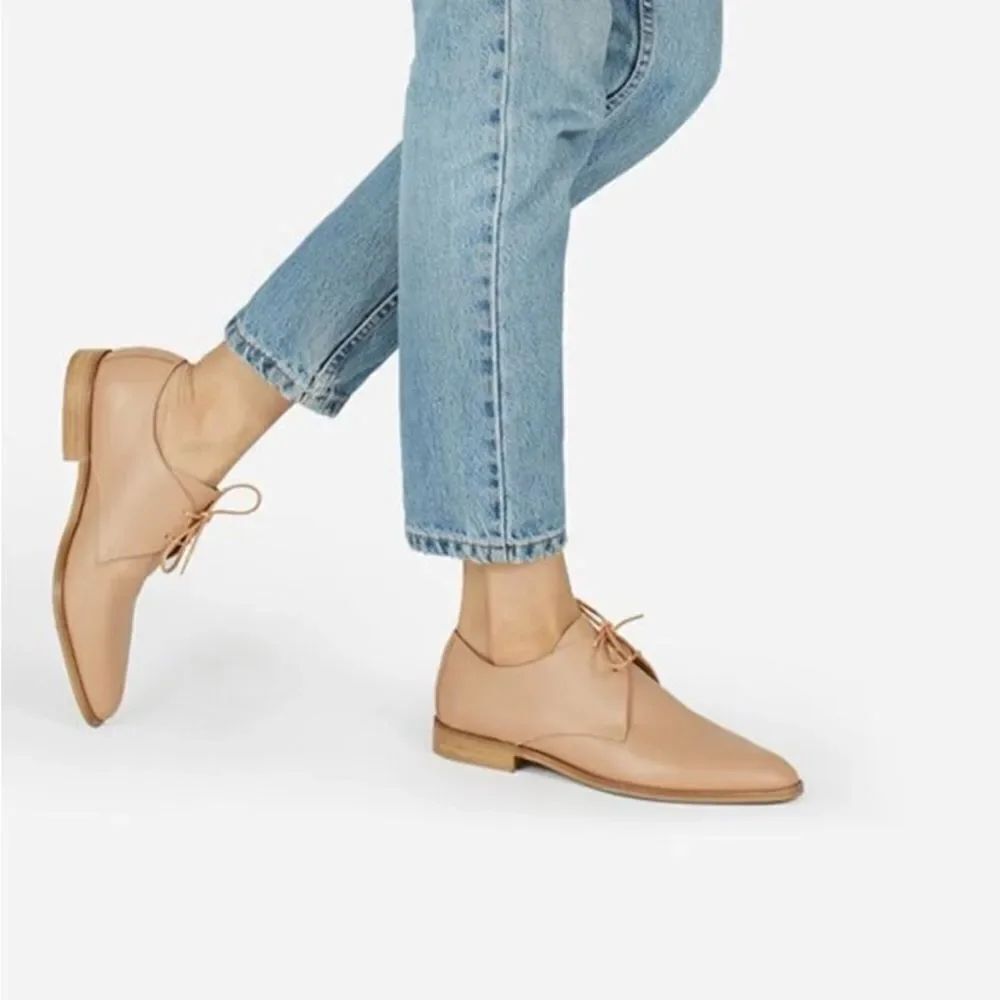 Everlane The Modern Oxfords inTan, size 6
